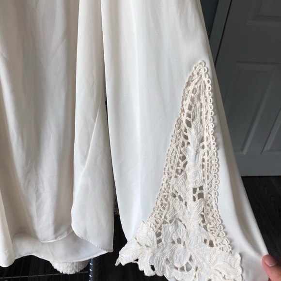 +PLUS SIZE BLOUSE - Picture 2 of 5